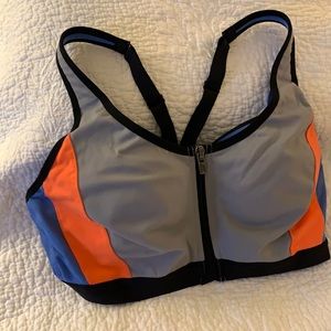 Victoria’s Secret front close sports bra